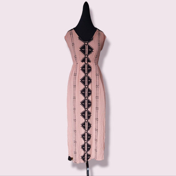 hint of mint Dresses & Skirts - Hint of Mint Aztec Print Dress Size L